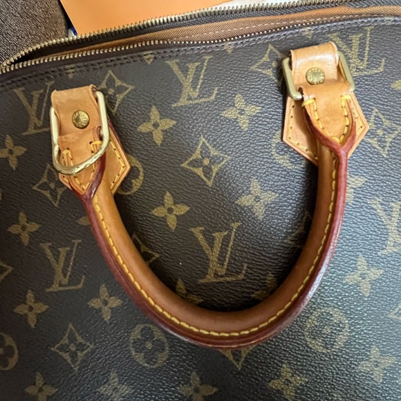 Louis Vuitton Alma in Monogram - Picture 7 of 13